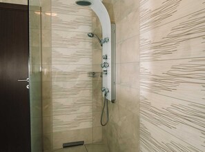 Shower, hair dryer, towels