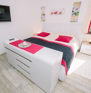 Internet, bed sheets