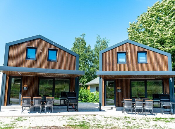 Outdoor dining - Tranquil Luxe Thermal Escape Mobile Home - Mobile Home with Terrace (Brežice)