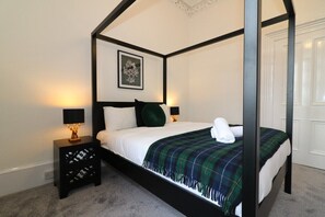 10 habitaciones, tabla de planchar con plancha, wifi y ropa de cama 
