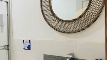 Departamento Deluxe, 1 cama Queen size, servicio de limpieza, en esquina | Baño