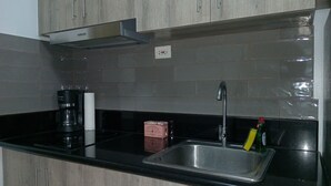 Comfort Condo, Balcony, Sea View | Private kitchen | Electric kettle - Condo next door (Pasay)