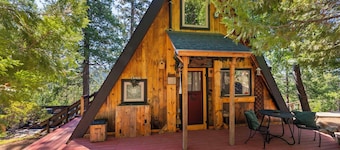 Cabin with Digital Minimalism for true get-away to Sierra outdoors.