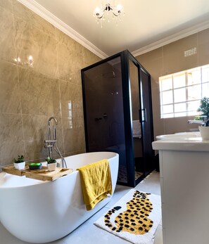 Dusche, Handtücher, Seife, Toilettenpapier