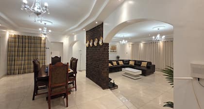 4-Bed House | Near Airport/Solar/Borehole/Secure/Family hol/Business trip/Events