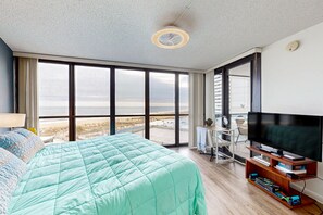 2 bedrooms, iron/ironing board, Internet, bed sheets - Sunny beachfront condo with balcony, views, AC, pools, game room & gym (Ocean City)