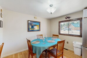 Dining - Conveniently located home with fully stocked kitchen, fast wifi & W/D (South Fork)
