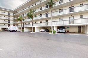 Exterior - Charming waterfront condo with balcony views, hot tub, tennis courts & pool (Marco Island)