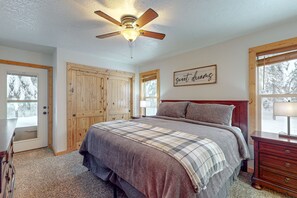 2 bedrooms, Internet, bed sheets - Cozy condo with fireplace, WiFi, close to Payette Lake and downtown McCall (McCall)