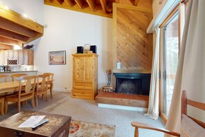 Dining - Cozy condo with fireplace, nearby skiing, WiFi and balcony with views (Northstar - Truckee)