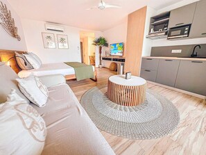 1 Schlafzimmer, Schreibtisch, Bügeleisen/Bügelbrett, Reisekinderbett