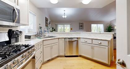 Family-friendly home in a quiet cul de sac with enclosed yard, patio, WiFi