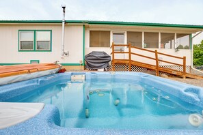 Pool - Hot Tub & Screened Porch: Getaway in Montrose! (Montrose)