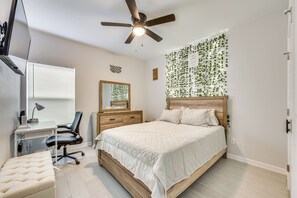 3 bedrooms, desk, iron/ironing board, Internet