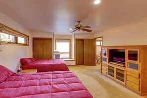 2 Schlafzimmer, Schreibtisch, Reisekinderbett, Internetzugang