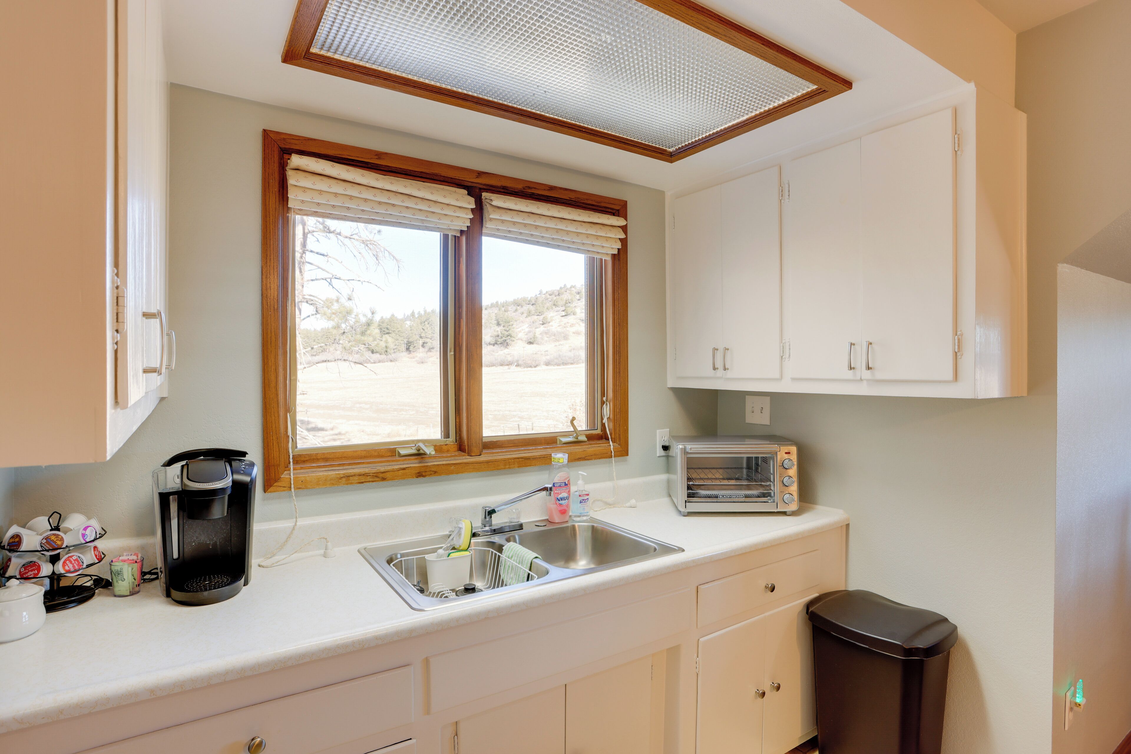 Coffee/tea maker, fridge, microwave, toaster