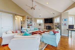 TV - The Chancellery pet friendly house with private patio, balcony & grill (Dewey Beach)