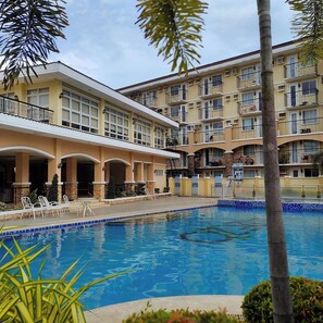 Pool - Urban Italian escape: serene, & Cozy, nestled in the city's heart!   (Davao City)