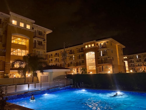 Urban Italian escape: serene, & Cozy, nestled in the city's heart!  