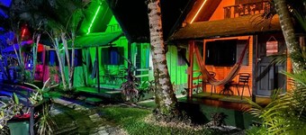 Wooden or masonry cabins 400 meters from Camburizinho Beach.