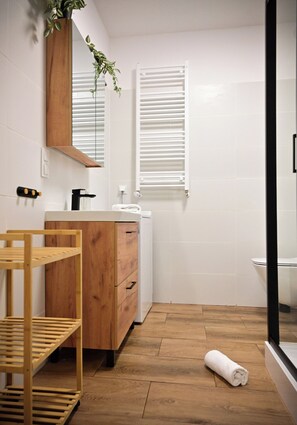 Apartamento, balcón, vistas a la montaña | Baño
