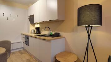 Apartment, Balcony, Mountain View | Private kitchenette | Electric kettle
