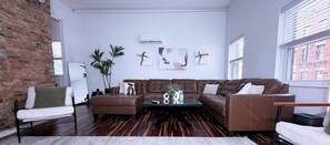 Smart TV - City Luxury @ Smart Pricing + Parking + Family-Friendly (Cincinnati)