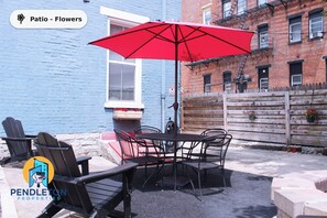 Outdoor dining - City Luxury @ Smart Pricing + Parking + Family-Friendly (Cincinnati)