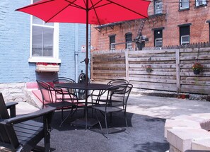 Outdoor dining - City Luxury @ Smart Pricing + Parking + Family-Friendly (Cincinnati)