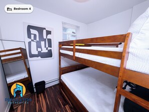 4 bedrooms, iron/ironing board, WiFi, bed sheets - City Luxury @ Smart Pricing + Parking + Family-Friendly (Cincinnati)