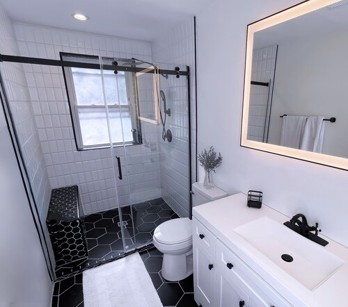 City Luxury @ Smart Pricing + Parking + Family-Friendly