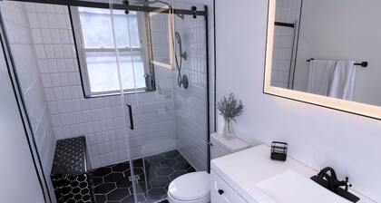 City Luxury @ Smart Pricing + Parking + Family-Friendly