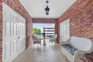 Interior - Las Olas & Beachside getaway with pool (Fort Lauderdale)