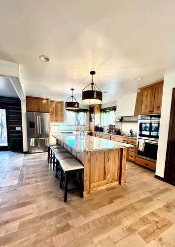 Powder Ridge Ski Hill Area! Spacious & Secluded 6-bedroom cabin/house  Kimball