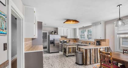 Eclectic 3-bedroom home in exciting MidCity filled with local art!