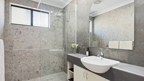 Shower - Pelicans Retreat - Luxury Riverside Escape with Private Jetty (North Yunderup)