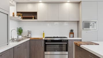 Microwave, dishwasher, coffee/tea maker