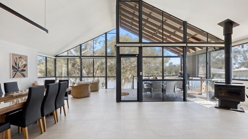 Pelicans Retreat - Luxury Riverside Escape with Private Jetty