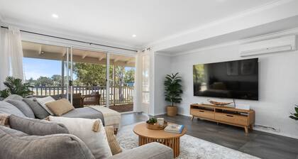 Riverside Bliss: Luxe Retreat in South Yunderup