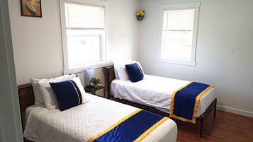 4 bedrooms, iron/ironing board, free WiFi, bed sheets
