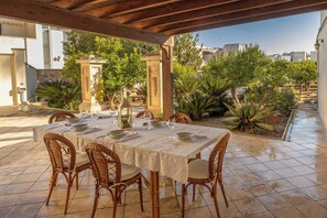 Outdoor dining - Historic residence with swimming pool and garden (Taviano)