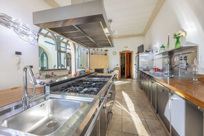 Fridge, oven, stovetop, dishwasher - Historic residence with swimming pool and garden (Taviano)