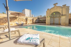 Outdoor pool - Historic residence with swimming pool and garden (Taviano)