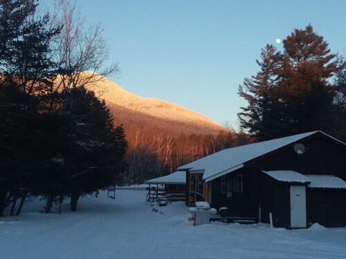 Cabin 2 - Unit 4 at Blue Mountain Rest sleeps 6