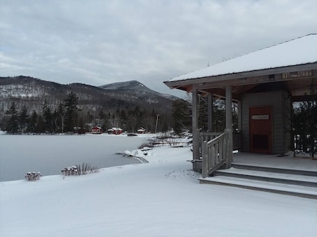 Exterior. Cabin 2 - Unit 4 at Blue Mountain Rest sleeps 6