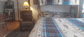 Cabin 2 - Unit 3 sleeps 5 people