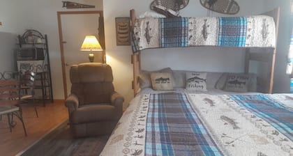 Cabin 2 - Unit 3 sleeps 5 people