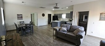 Cozy spacious modern guest house in charming Queen Creek with AC & WiFi