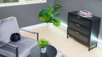 Smart-tv, boeken en een printer