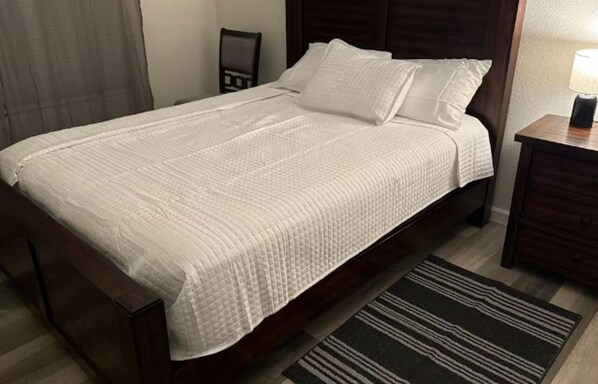 2 chambres, bureau, fer et planche à repasser, lit parapluie